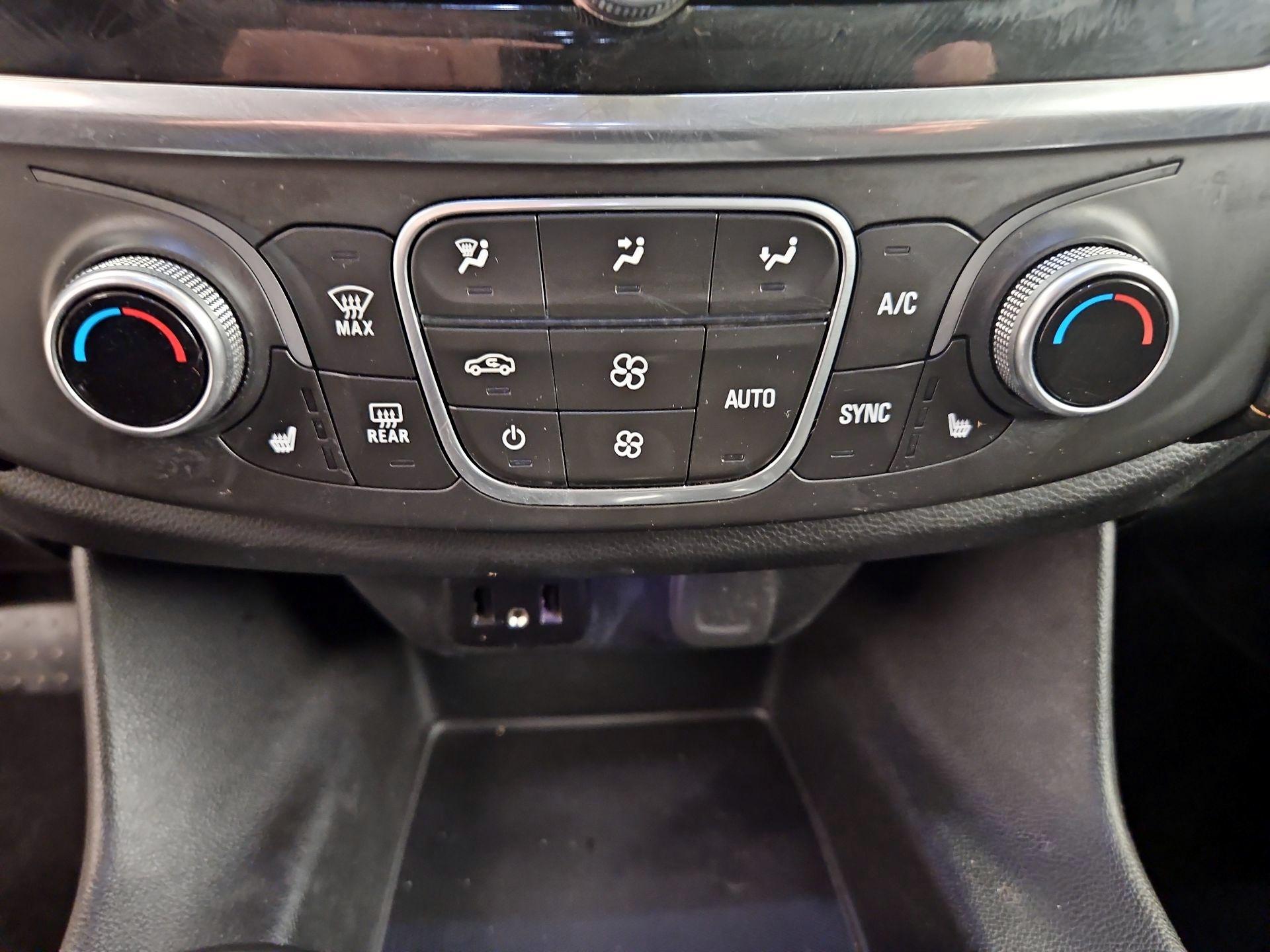 Thumbnail: 2019 Chevrolet Traverse - 16