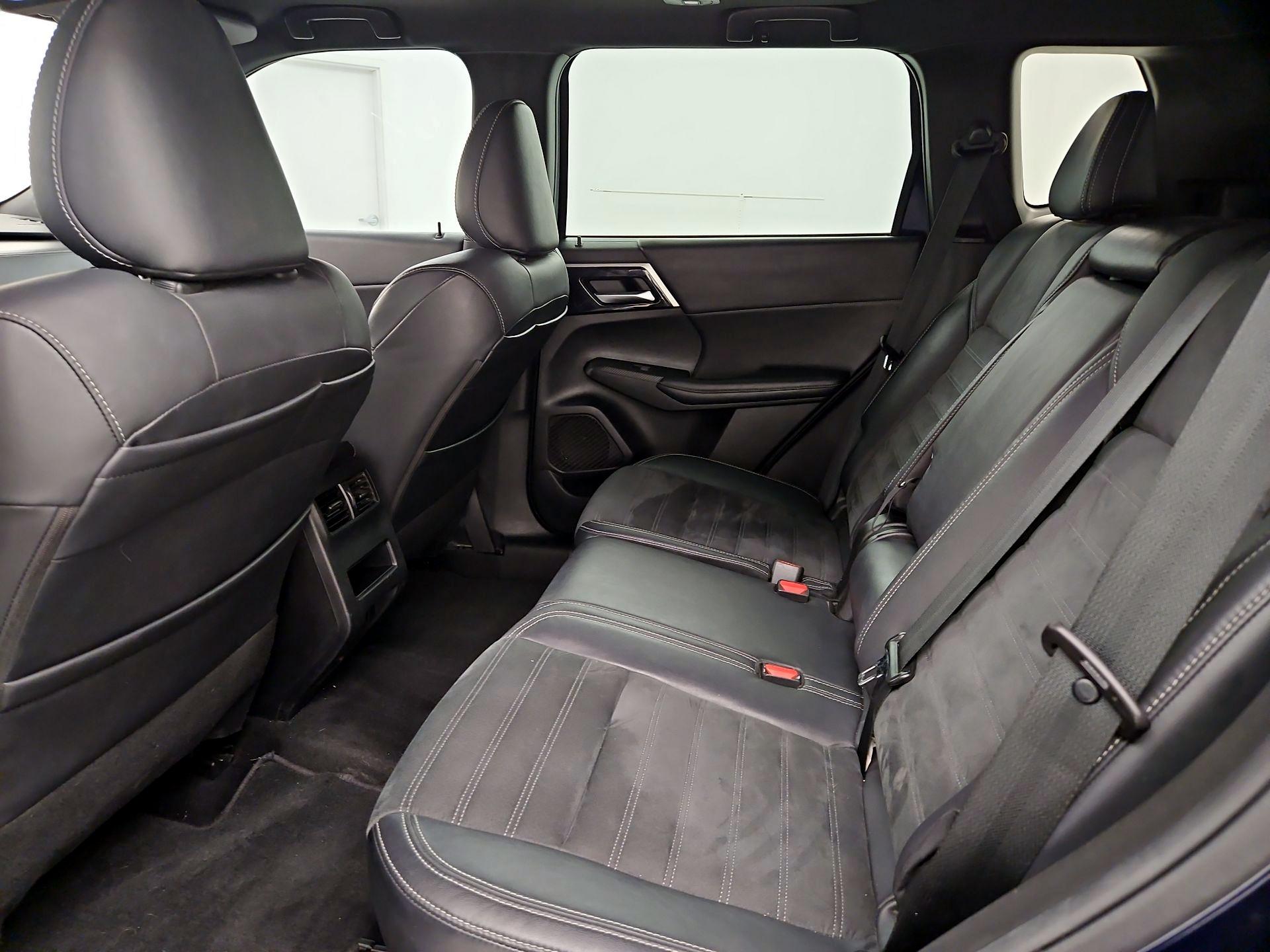 Thumbnail: 2022 Mitsubishi Outlander - 20
