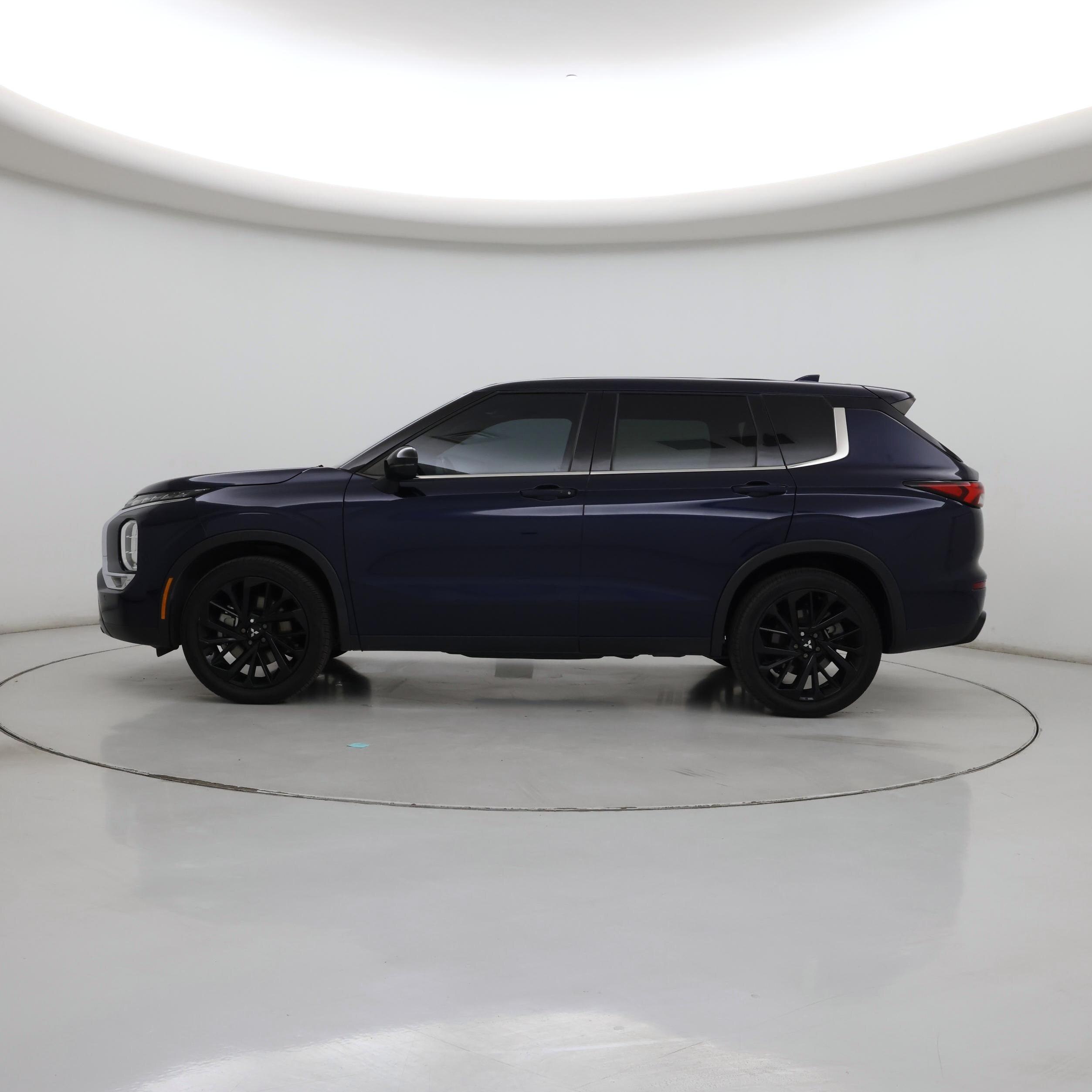 Thumbnail: 2022 Mitsubishi Outlander - 3