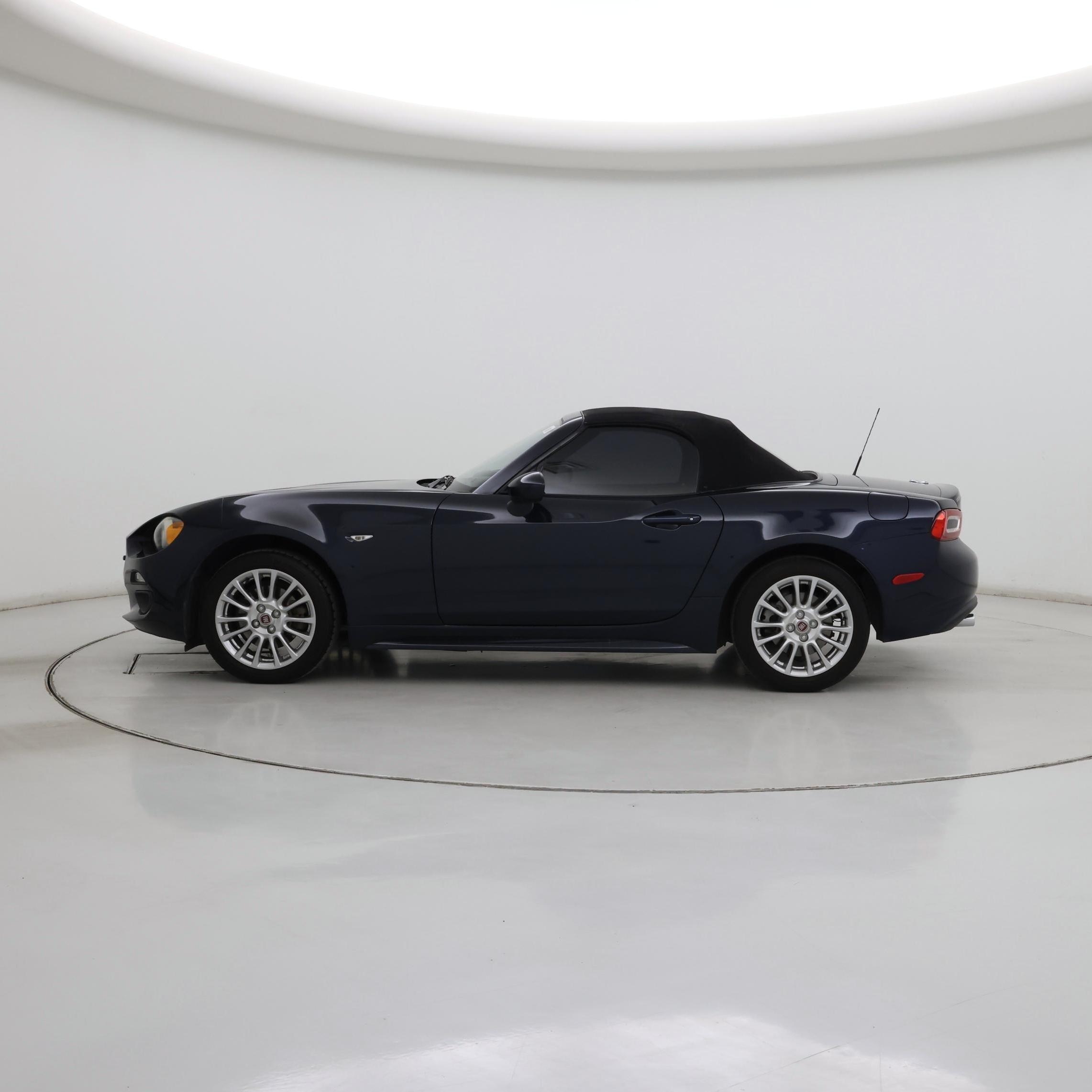 Thumbnail: 2018 Fiat 124 Spider - 3