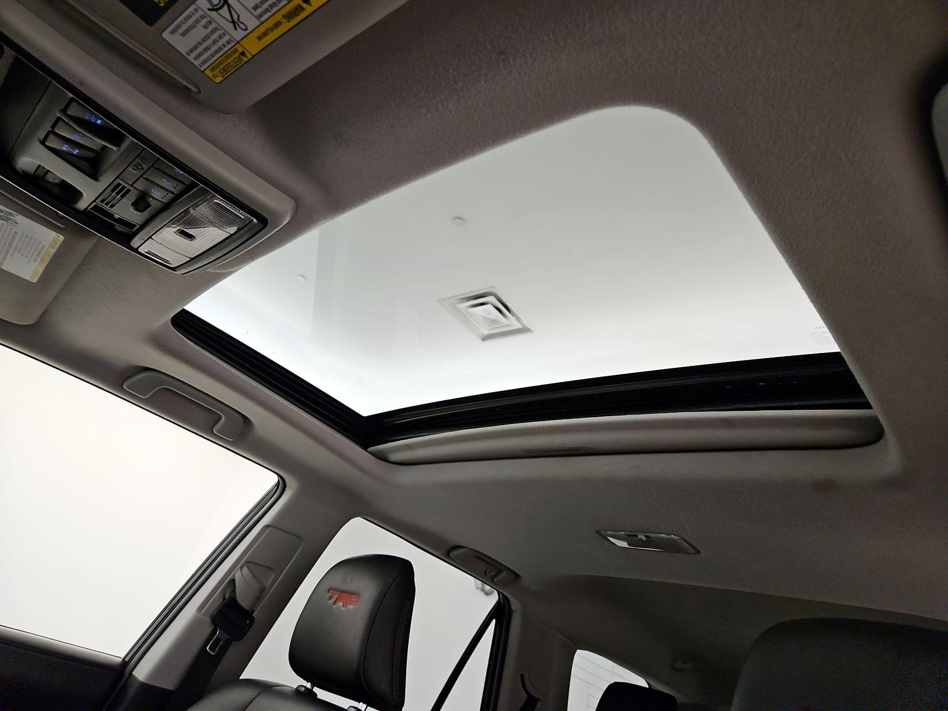 Thumbnail: 2022 Toyota 4Runner - 20