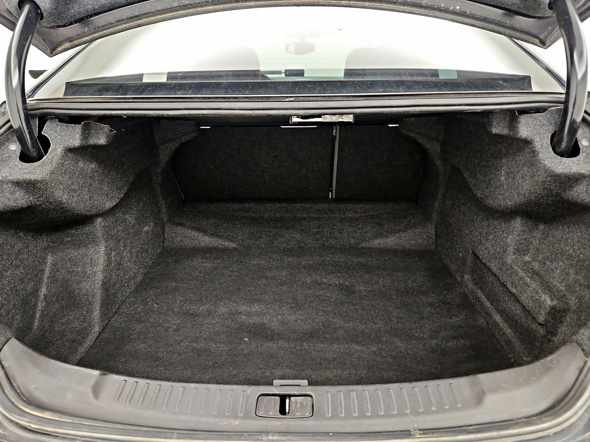 Thumbnail: 2013 Chevrolet Malibu - 19