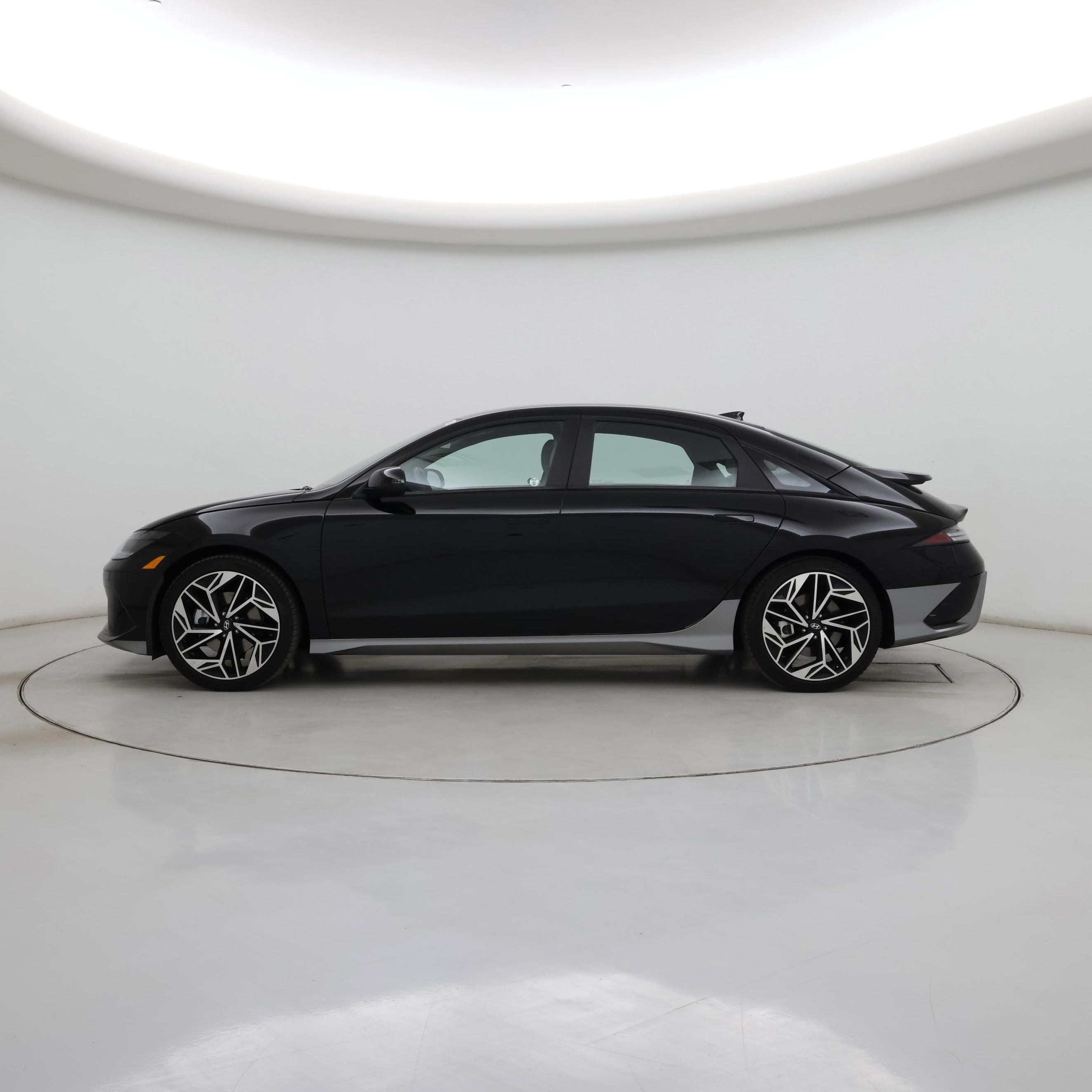 Thumbnail: 2023 Hyundai Ioniq 6 - 3
