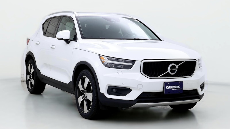 2022 Volvo XC40 T5 Momentum Hero Image