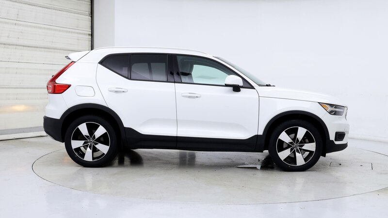 2022 Volvo XC40 T5 Momentum 7