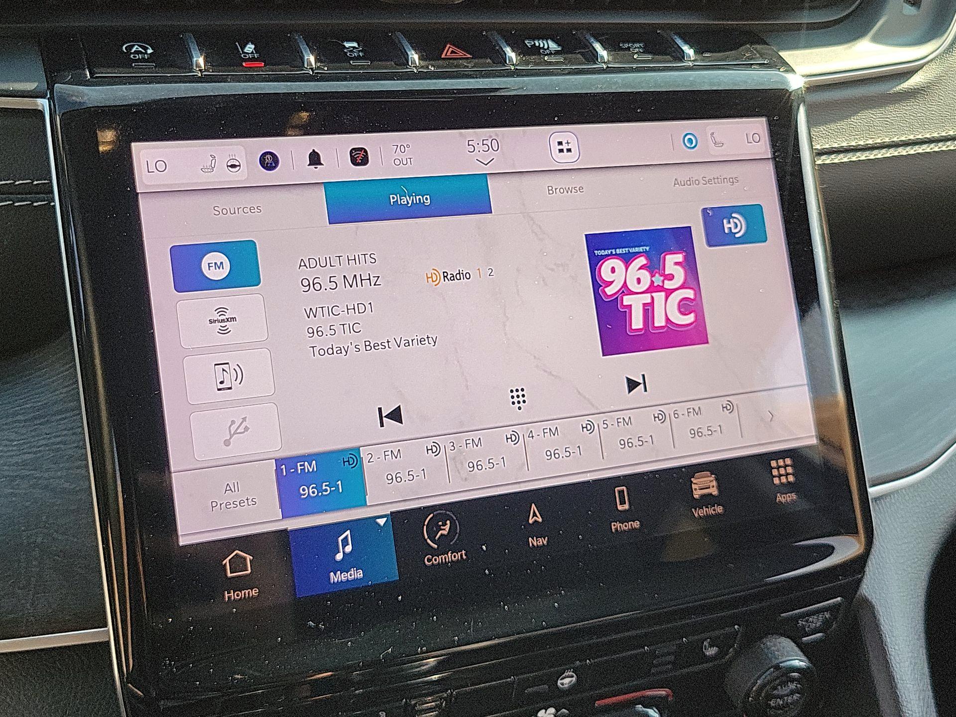 Thumbnail: 2022 Jeep Grand Cherokee - 16