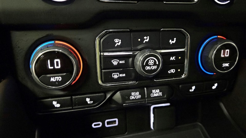2021 Chevrolet Suburban 1500 LT 16