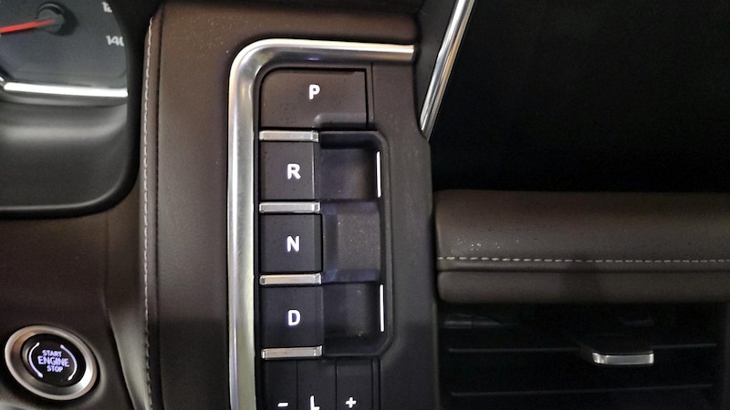 2021 Chevrolet Suburban 1500 LT 17