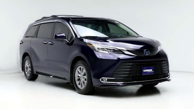 2022 Toyota Sienna XLE Hero Image