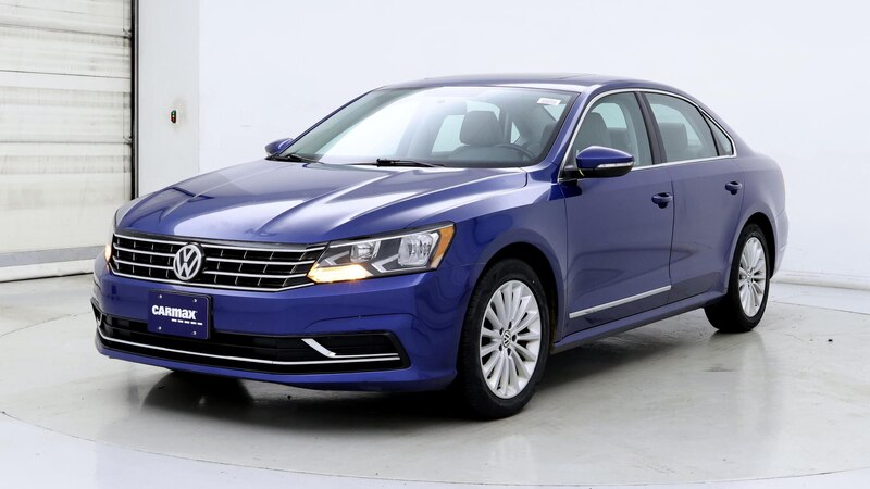 2017 Volkswagen Passat SE 4