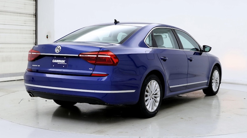 2017 Volkswagen Passat SE 8