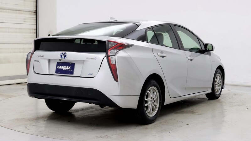 2016 Toyota Prius Two 8