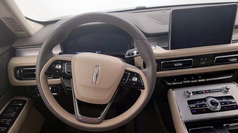 2022 Lincoln Aviator Standard 10