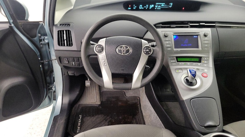 2015 Toyota Prius Four 10