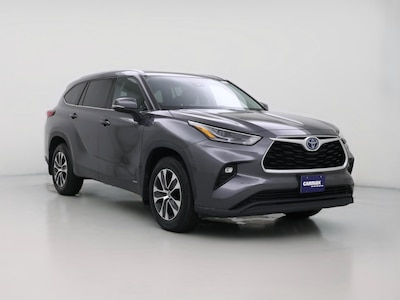 Gray 2022 Toyota Highlander Hybrid XLE