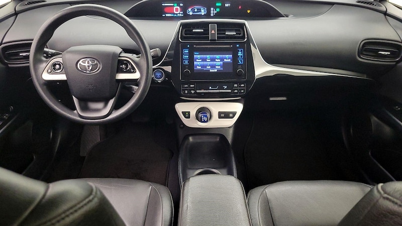 2016 Toyota Prius Two 9