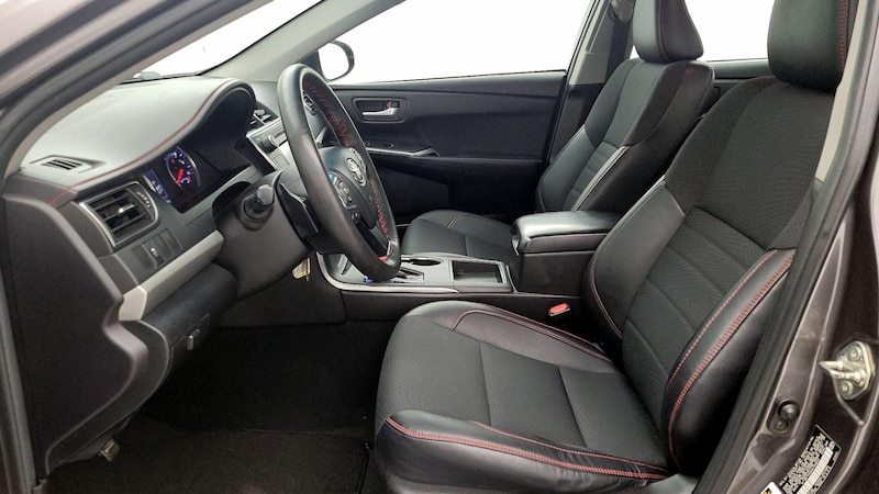 2016 Toyota Camry SE 11