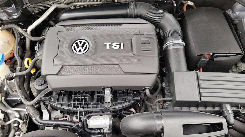 2015 Volkswagen Passat SE 21