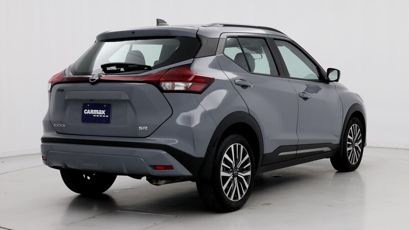 2023 Nissan Kicks SR 8