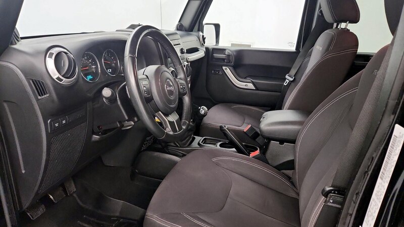 2013 Jeep Wrangler Unlimited Rubicon 11