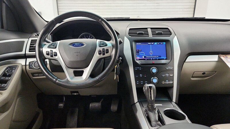 2013 Ford Explorer XLT 9