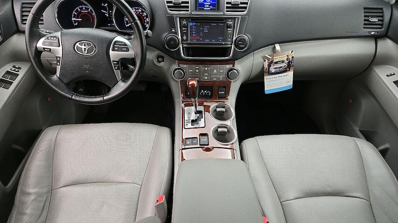 2013 Toyota Highlander Limited 9