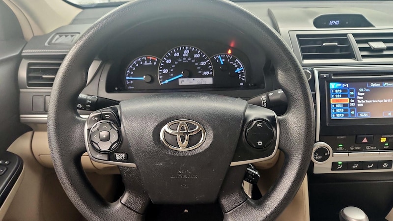 2014 Toyota Camry LE 10