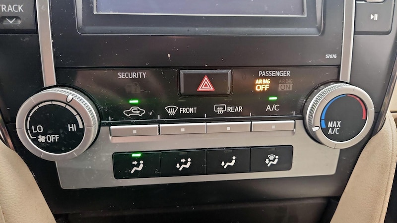 2014 Toyota Camry LE 14