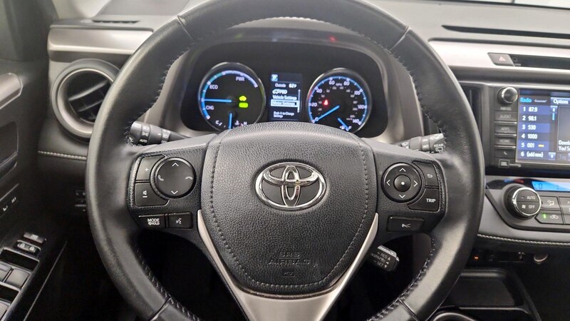 2016 Toyota RAV4 Limited 10