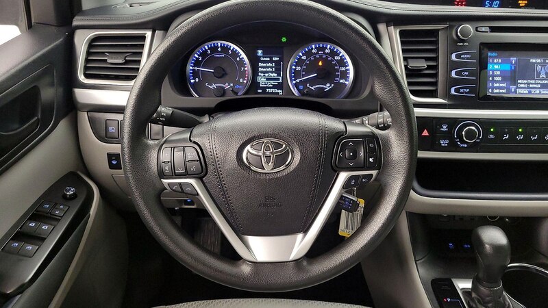 2019 Toyota Highlander LE 10