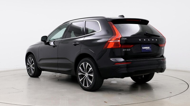 2022 Volvo XC60 B5 Momentum 2