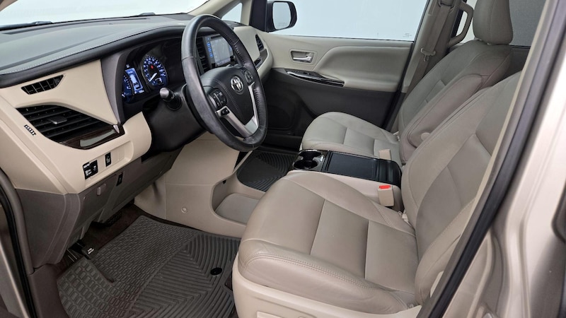 2017 Toyota Sienna XLE 11