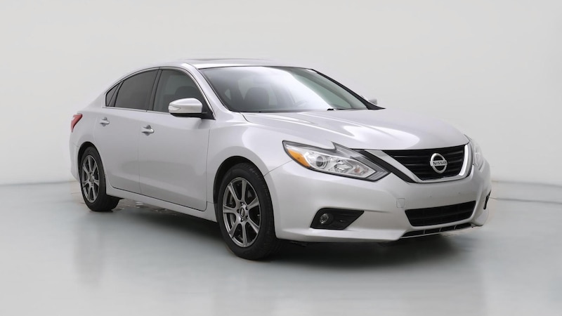 2017 Nissan Altima SL Hero Image