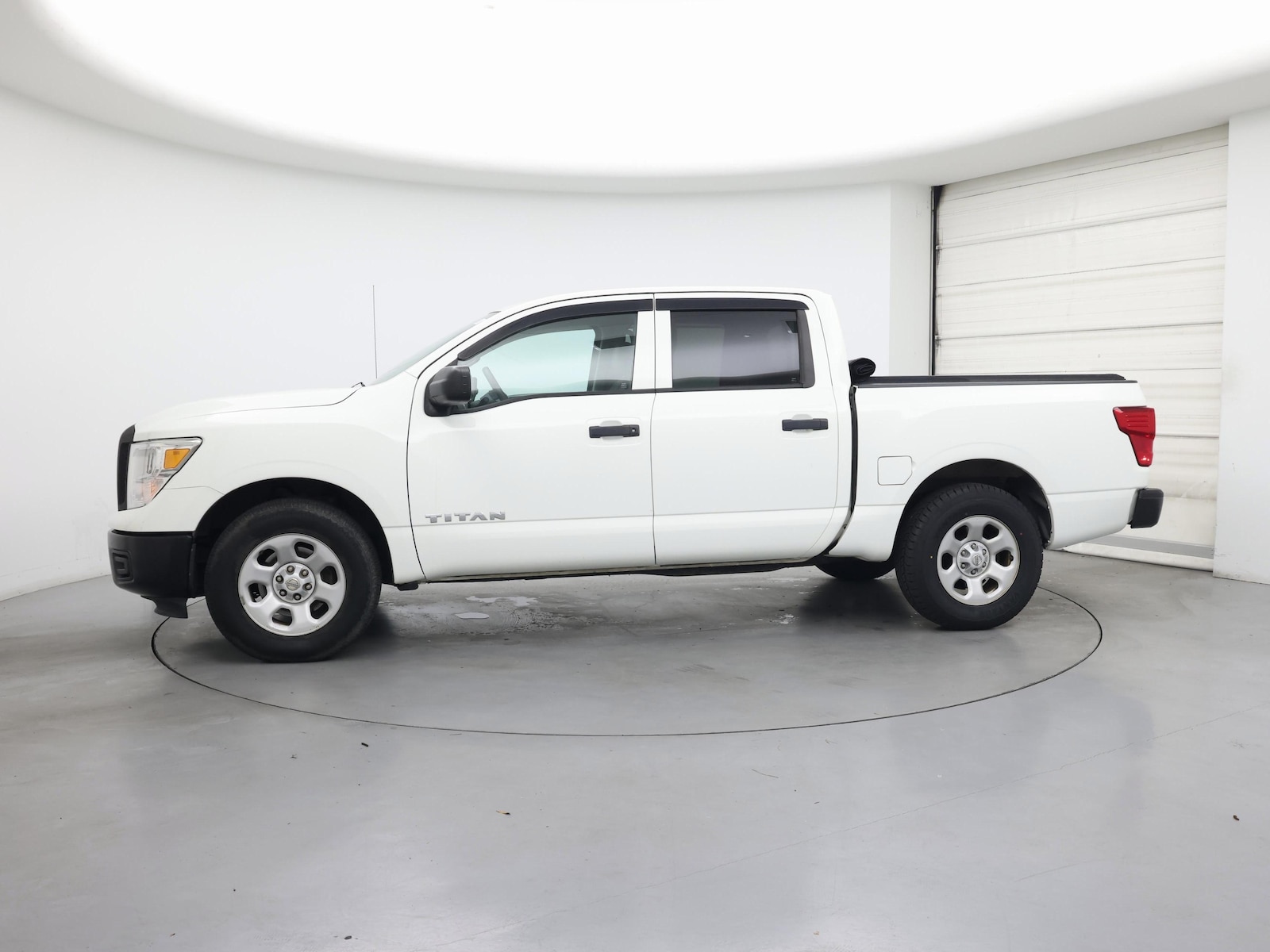 Image 4 of 2017 Nissan Titan S