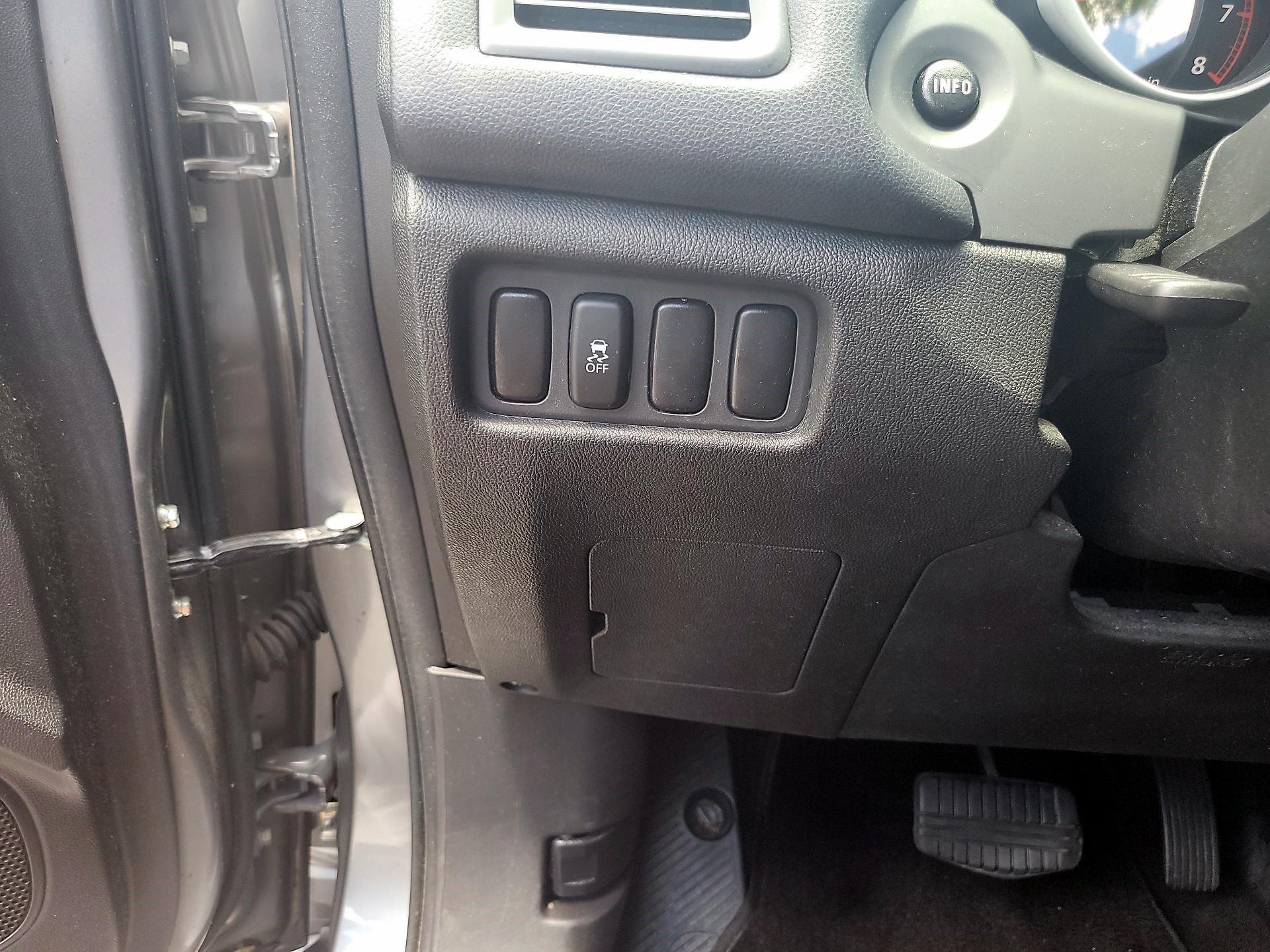 Thumbnail: 2015 Mitsubishi Outlander Sport - 11