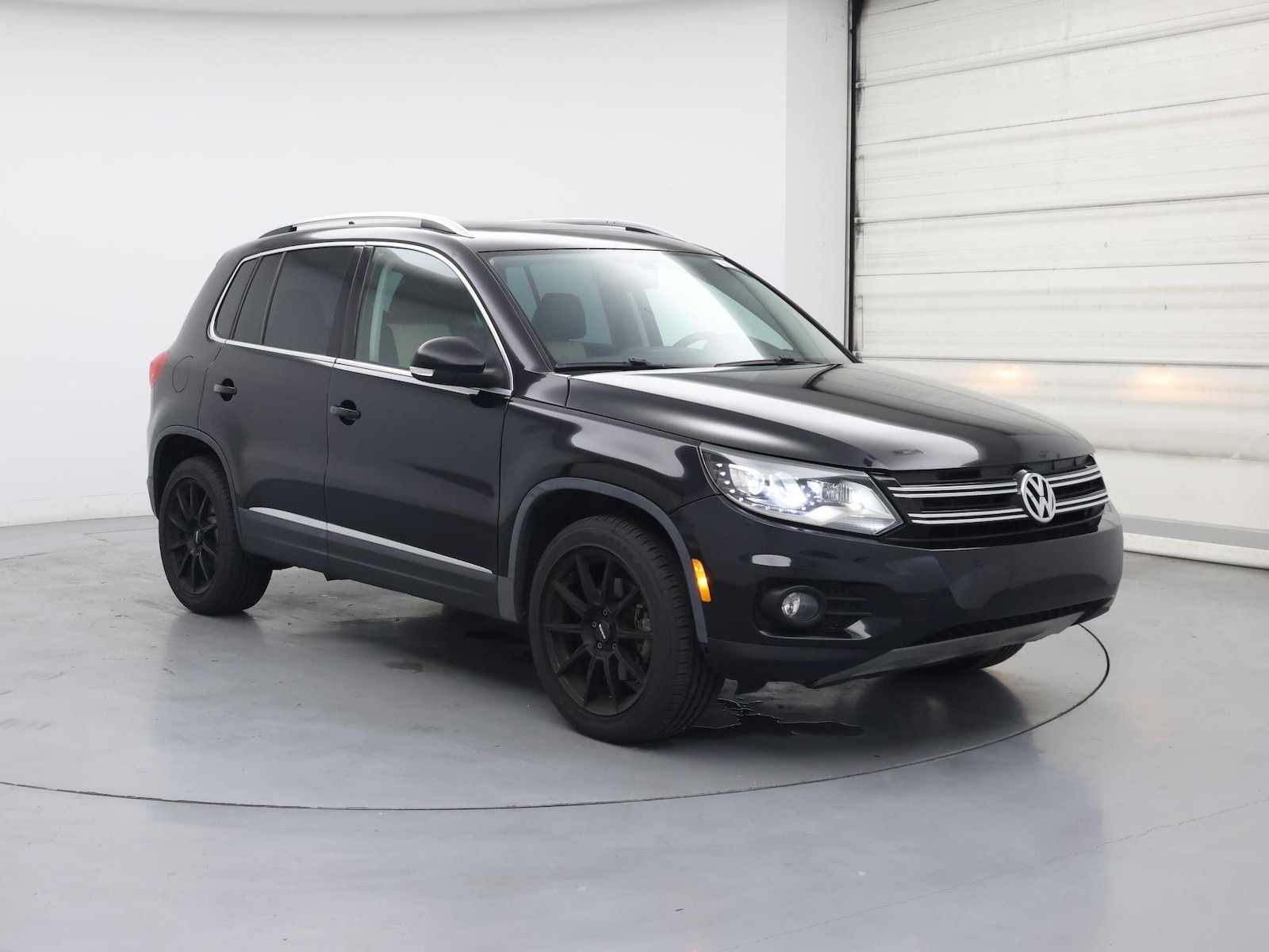 Image 2 of 2016 Volkswagen Tiguan SE