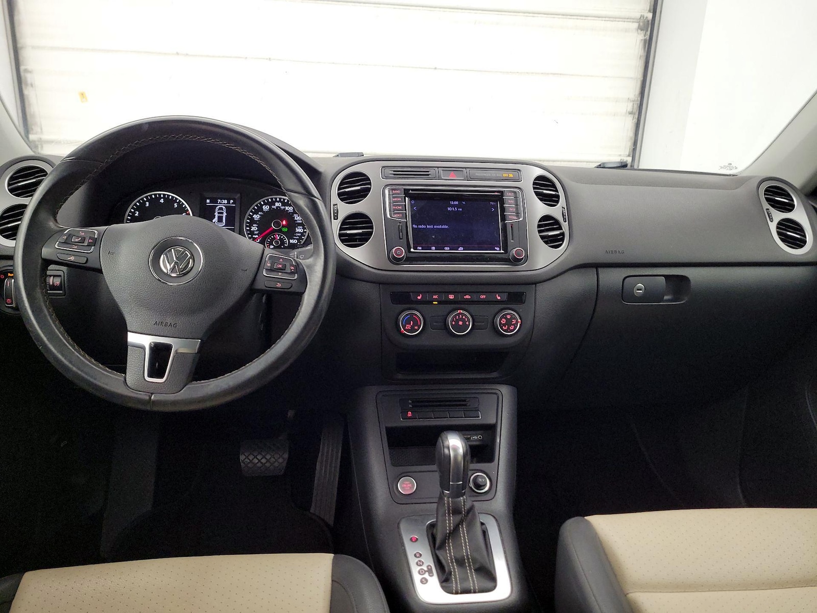 Image 10 of 2016 Volkswagen Tiguan SE