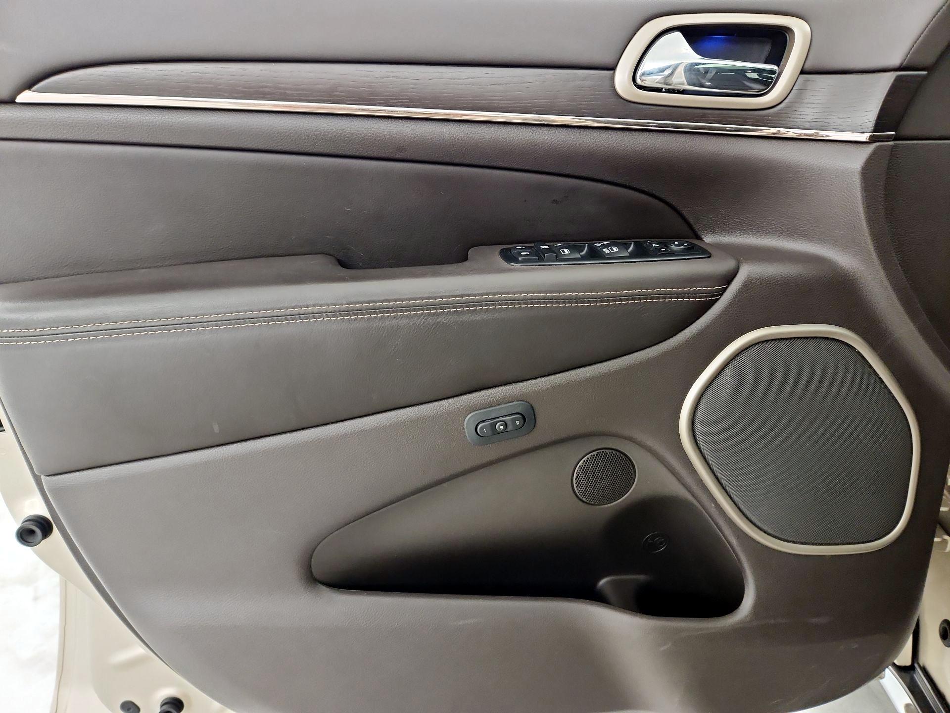 Thumbnail: 2014 Jeep Grand Cherokee - 12