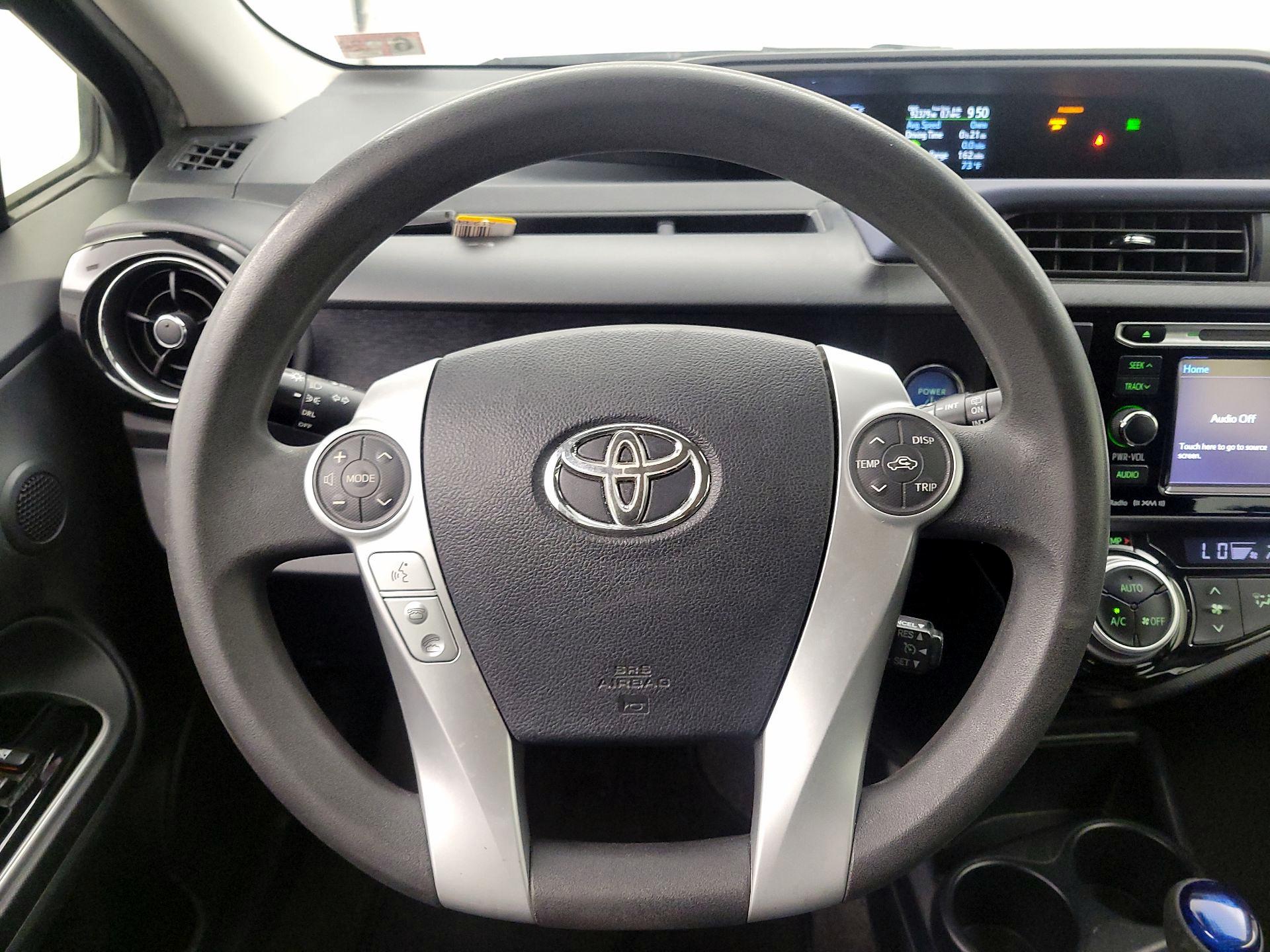 Thumbnail: 2016 Toyota Prius c - 10