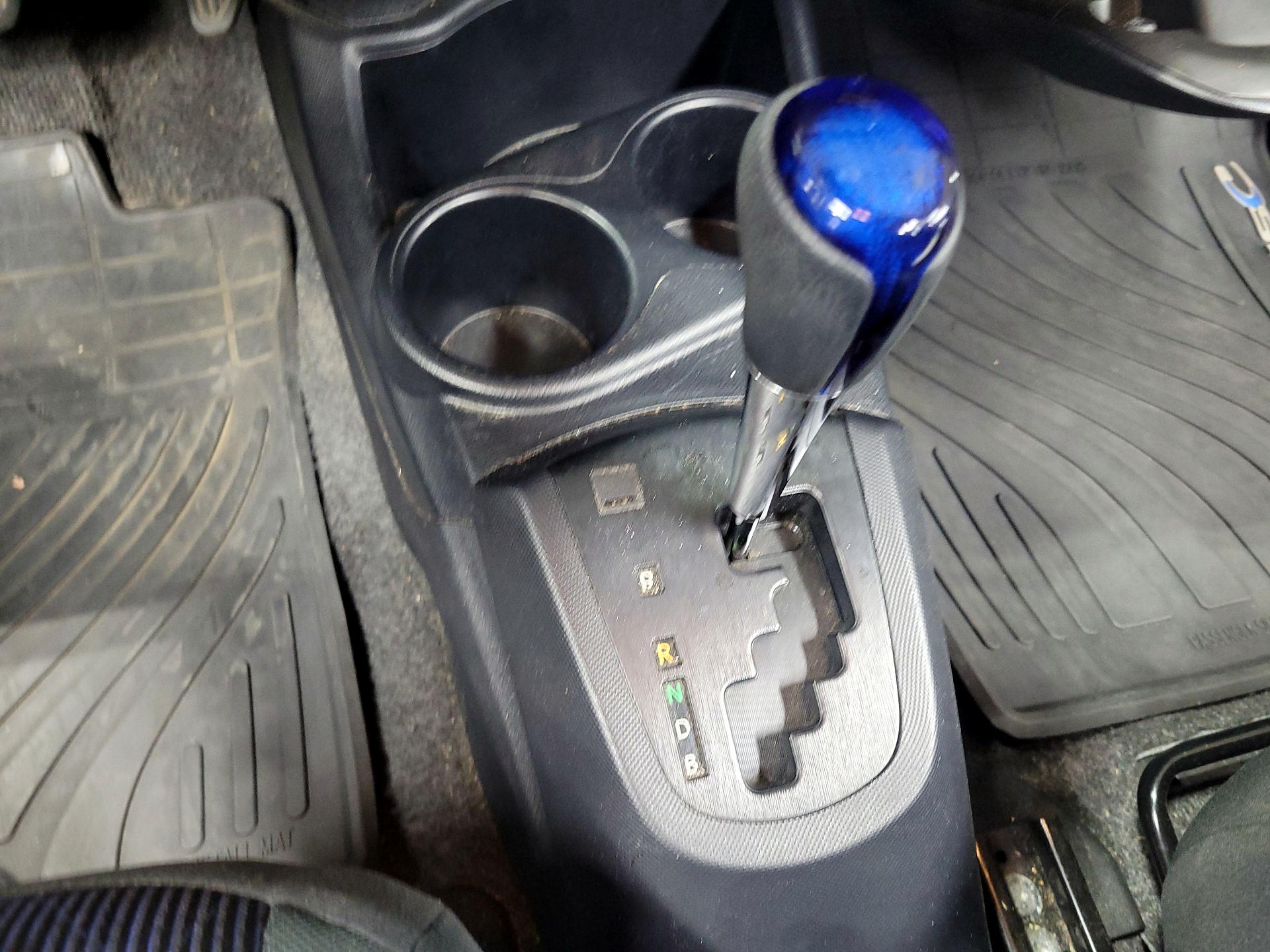 Thumbnail: 2016 Toyota Prius c - 16