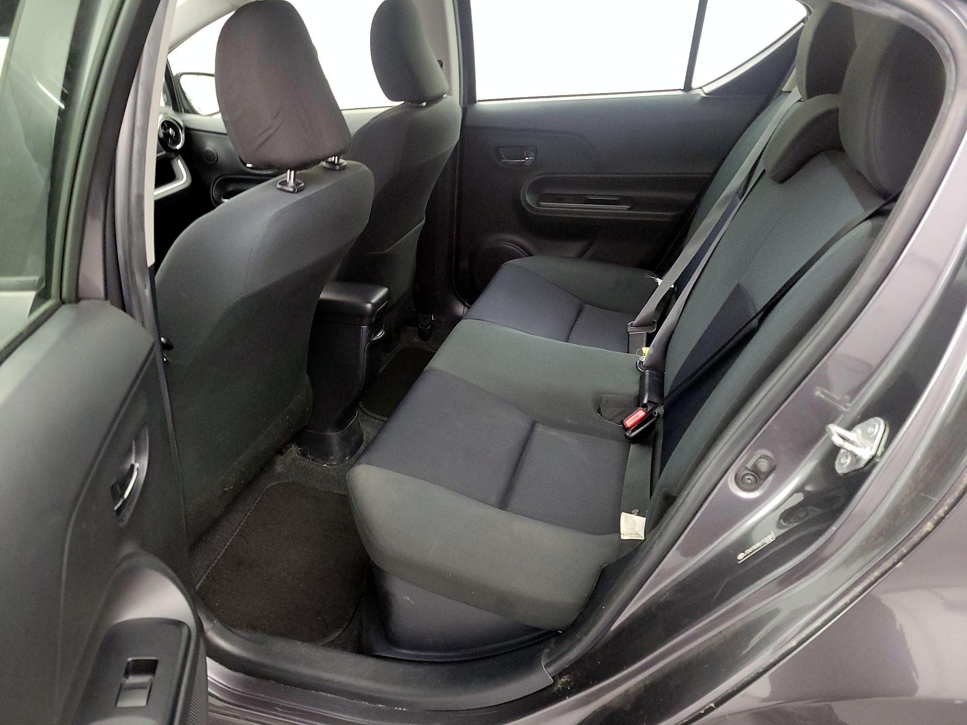 Thumbnail: 2016 Toyota Prius c - 17