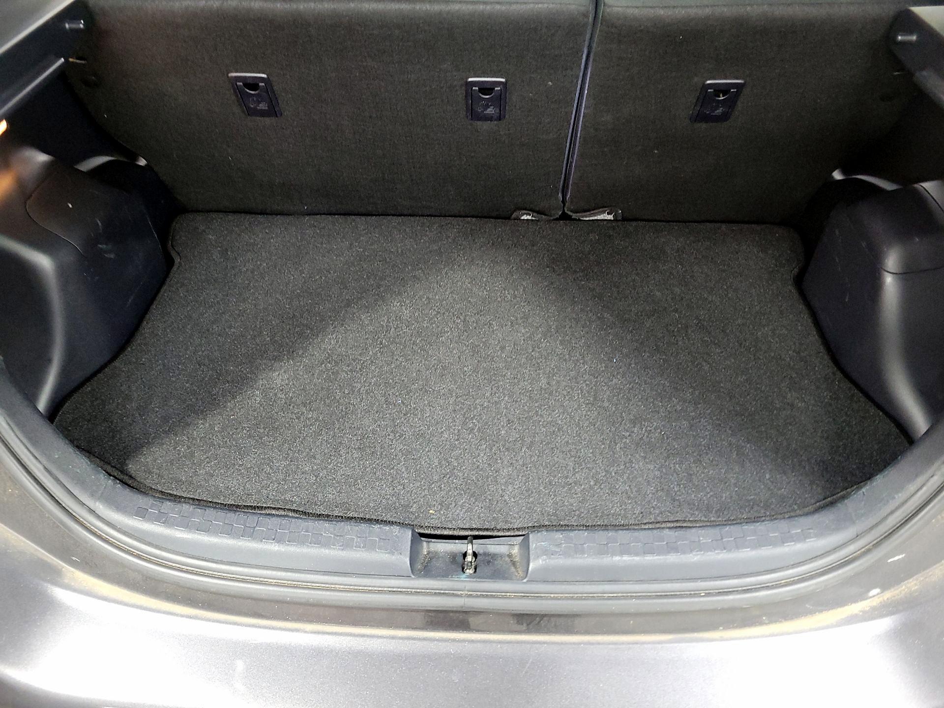 Thumbnail: 2016 Toyota Prius c - 18