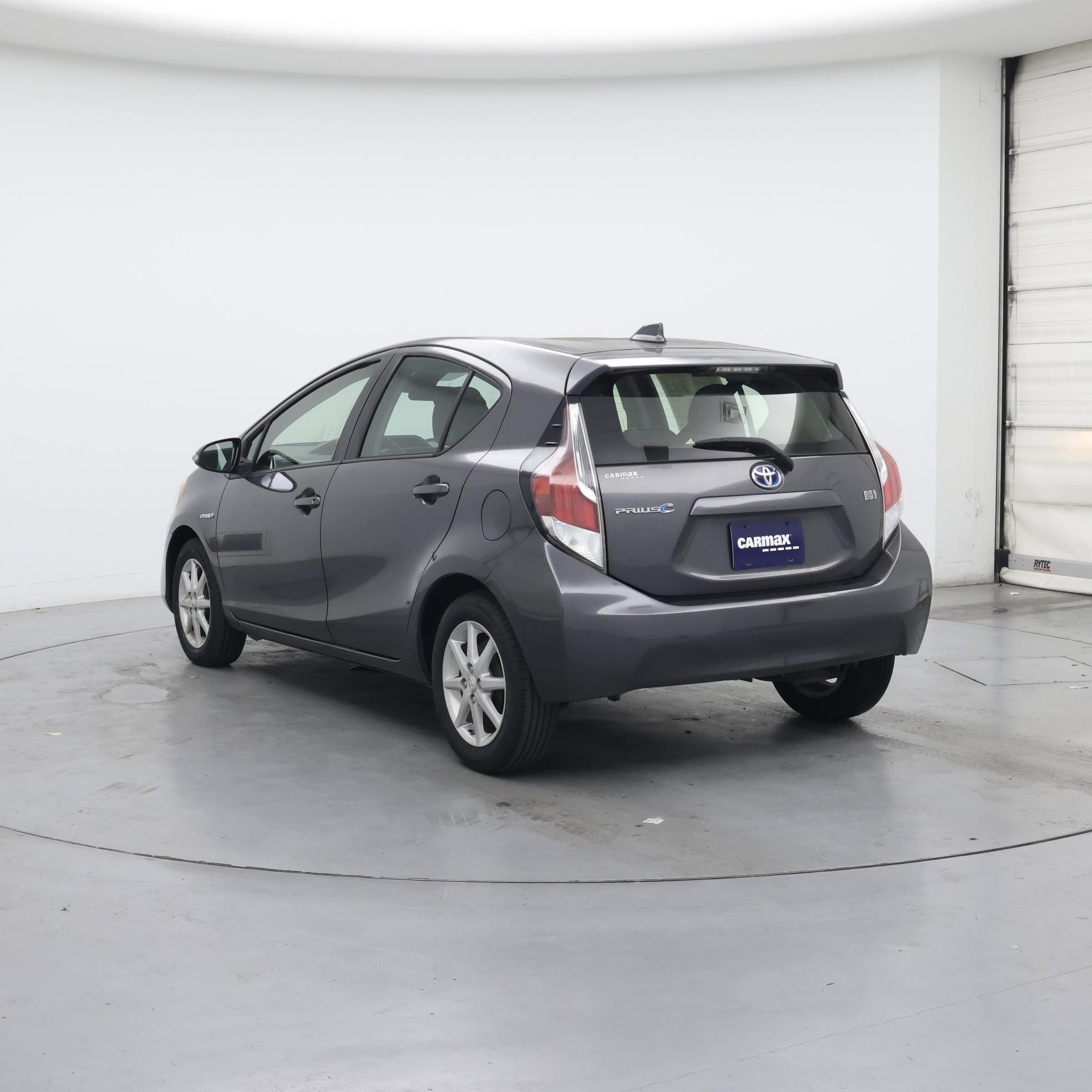 Thumbnail: 2016 Toyota Prius c - 2