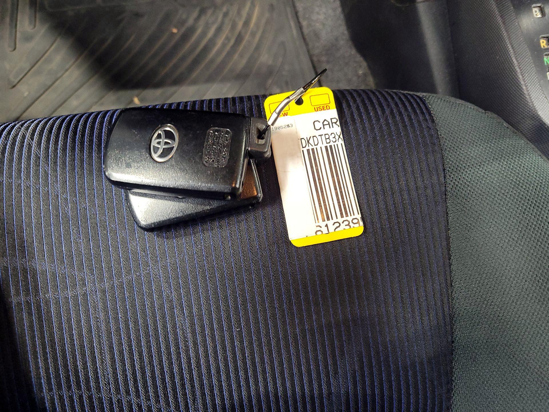Thumbnail: 2016 Toyota Prius c - 20