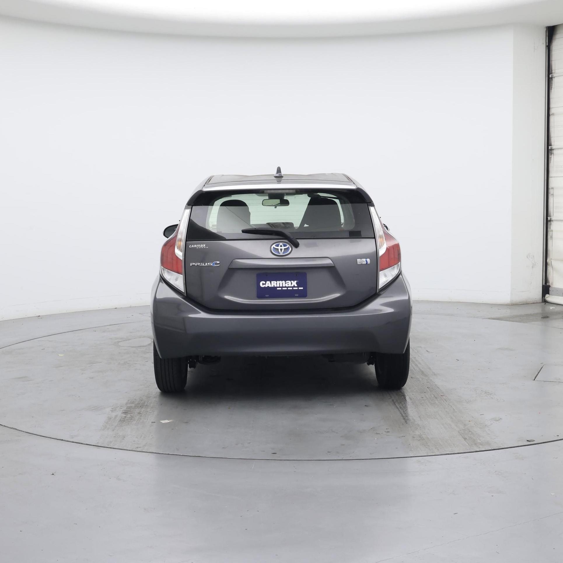 Thumbnail: 2016 Toyota Prius c - 6