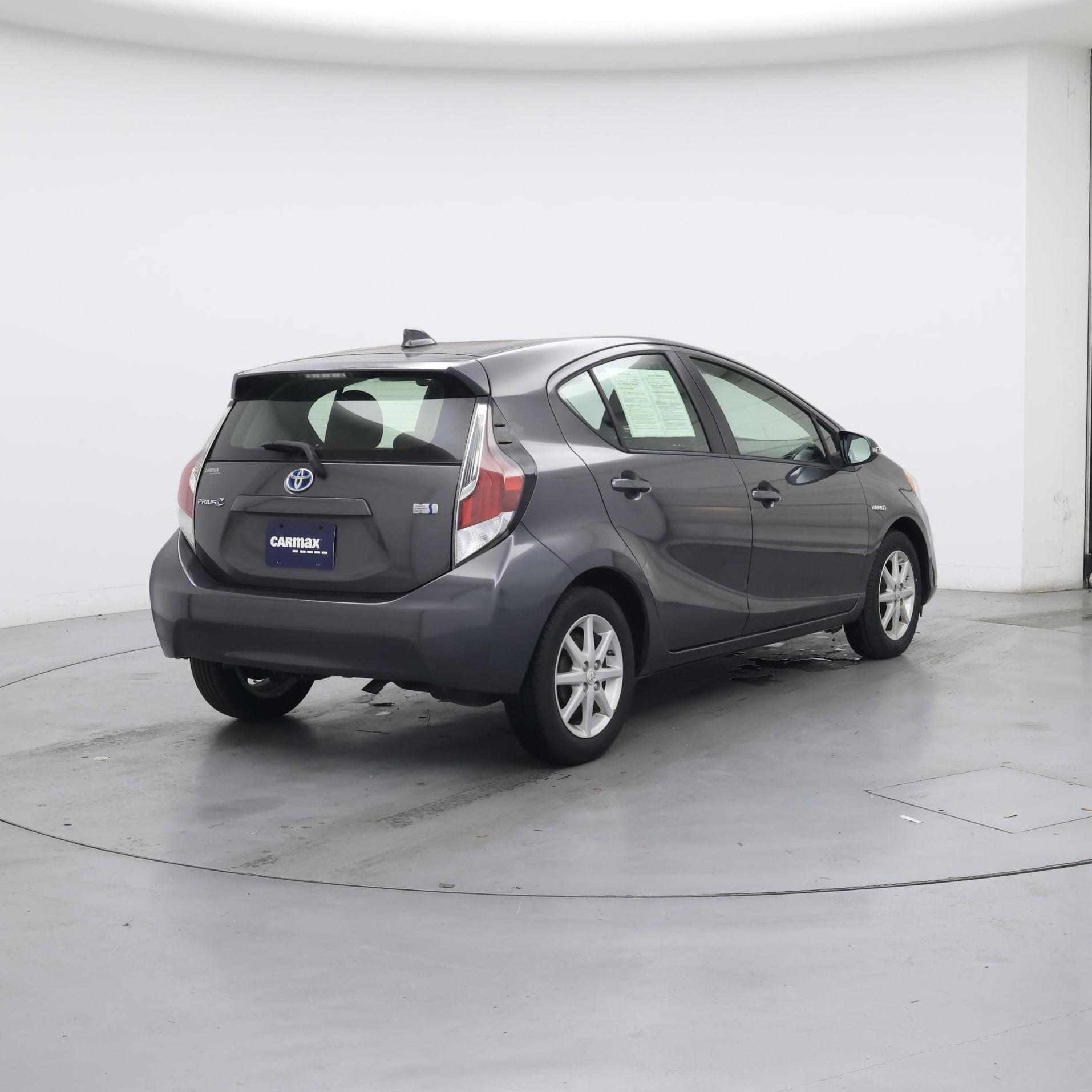 Thumbnail: 2016 Toyota Prius c - 8