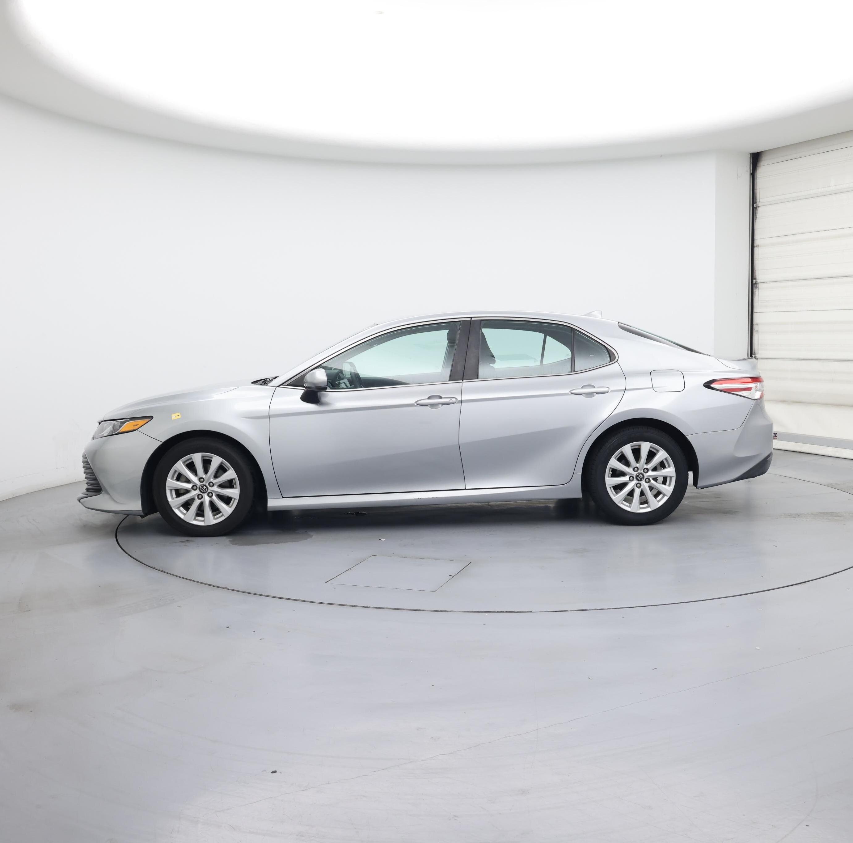 Thumbnail: 2019 Toyota Camry - 3