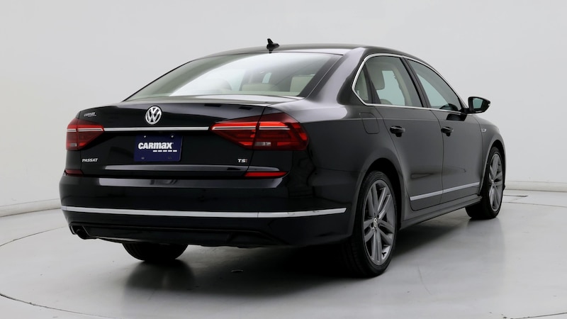 2017 Volkswagen Passat R-Line 8