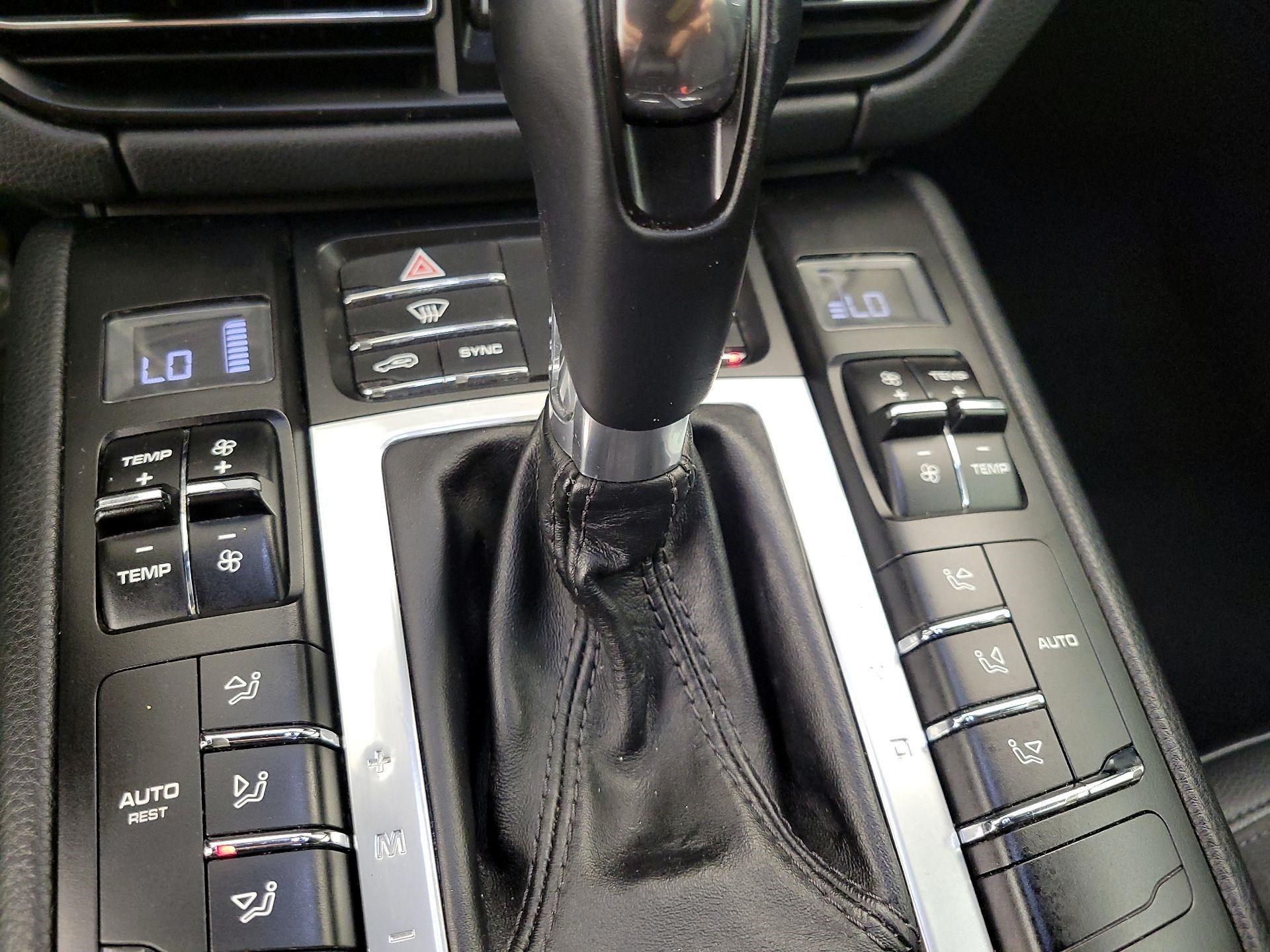 Thumbnail: 2020 Porsche Macan - 17