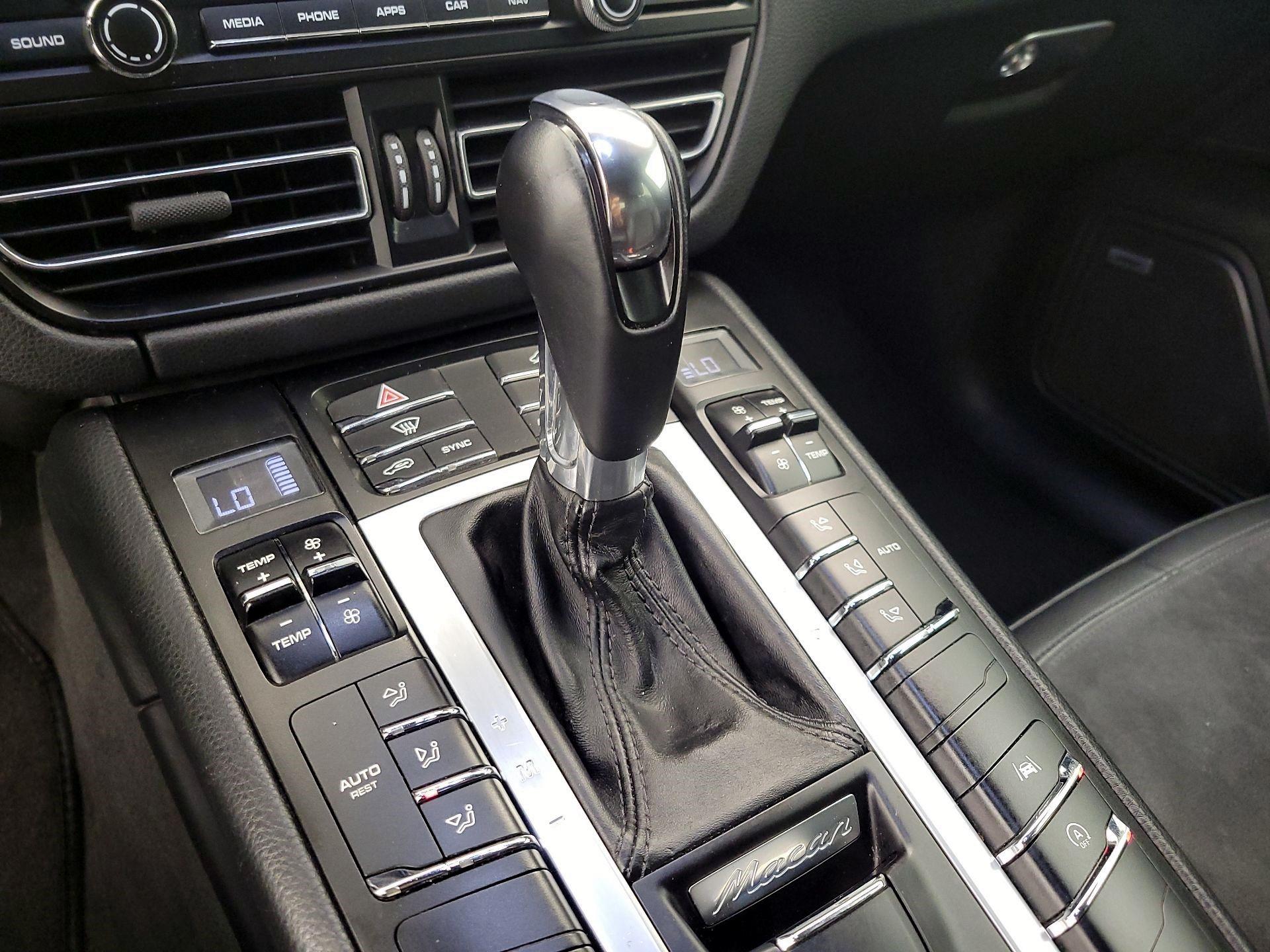 Thumbnail: 2020 Porsche Macan - 18